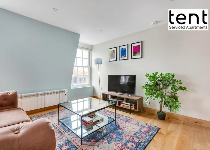 Bright, Stylish Two Bedroom Apt In Town Centre With Free Parking At Tent Serviced Apartments Chertsey